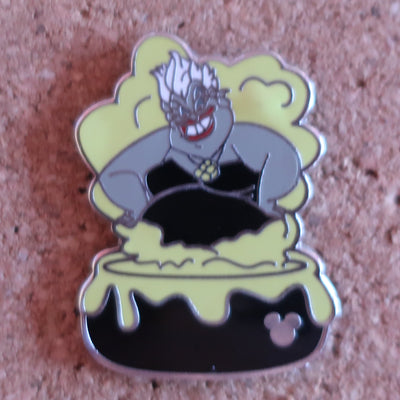 Disney enamel lapel pin (DP-241)