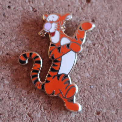 Disney enamel lapel pin (DP-243)