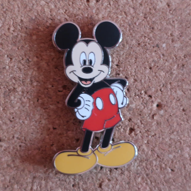 Disney enamel lapel pin (DP-335)