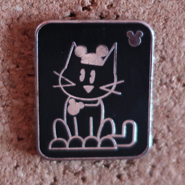 Disney enamel lapel pin (DP-338)